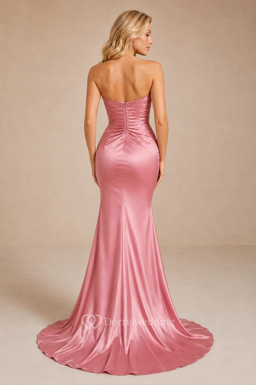 Robe de soirée sirène bustier en satin rose poudré avec décolleté en cœur view 2