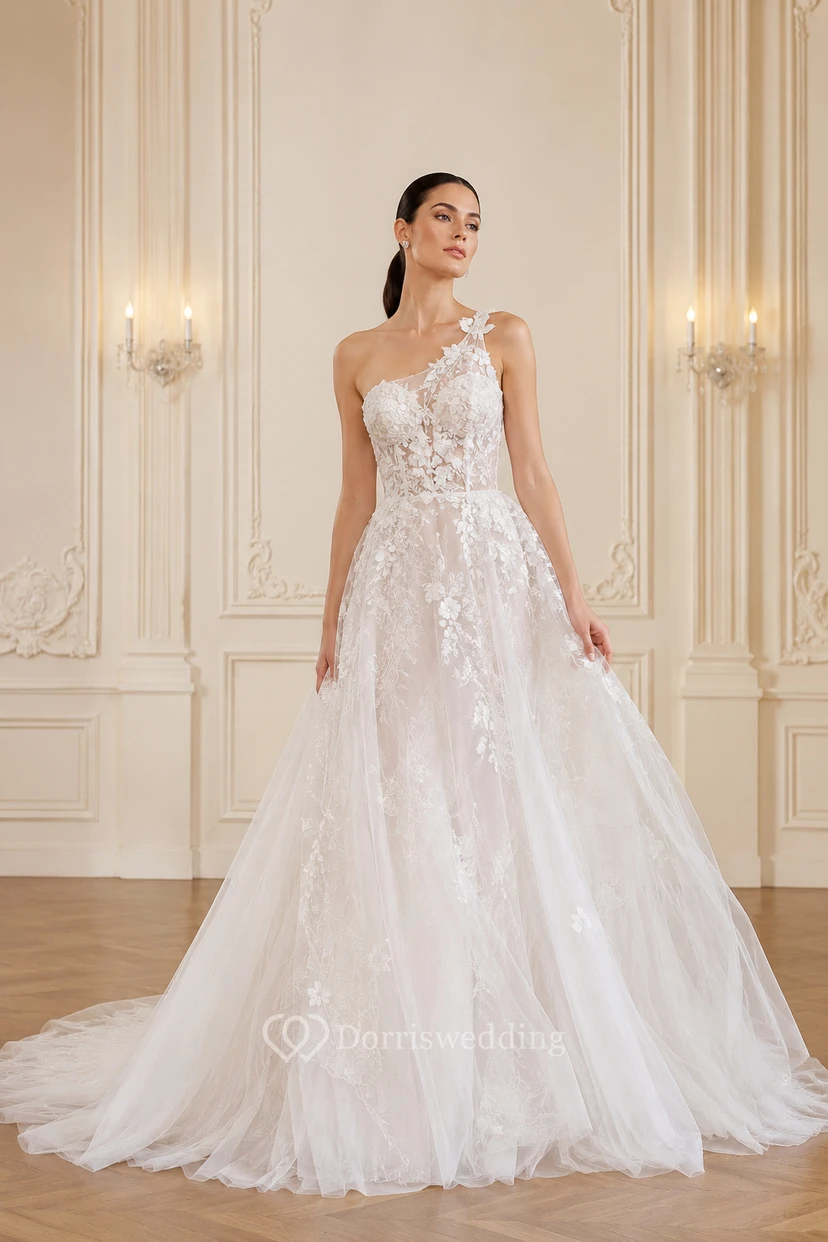 Robe de mariée asymétrique en dentelle, coupe trapèze, avec traîne chapelle