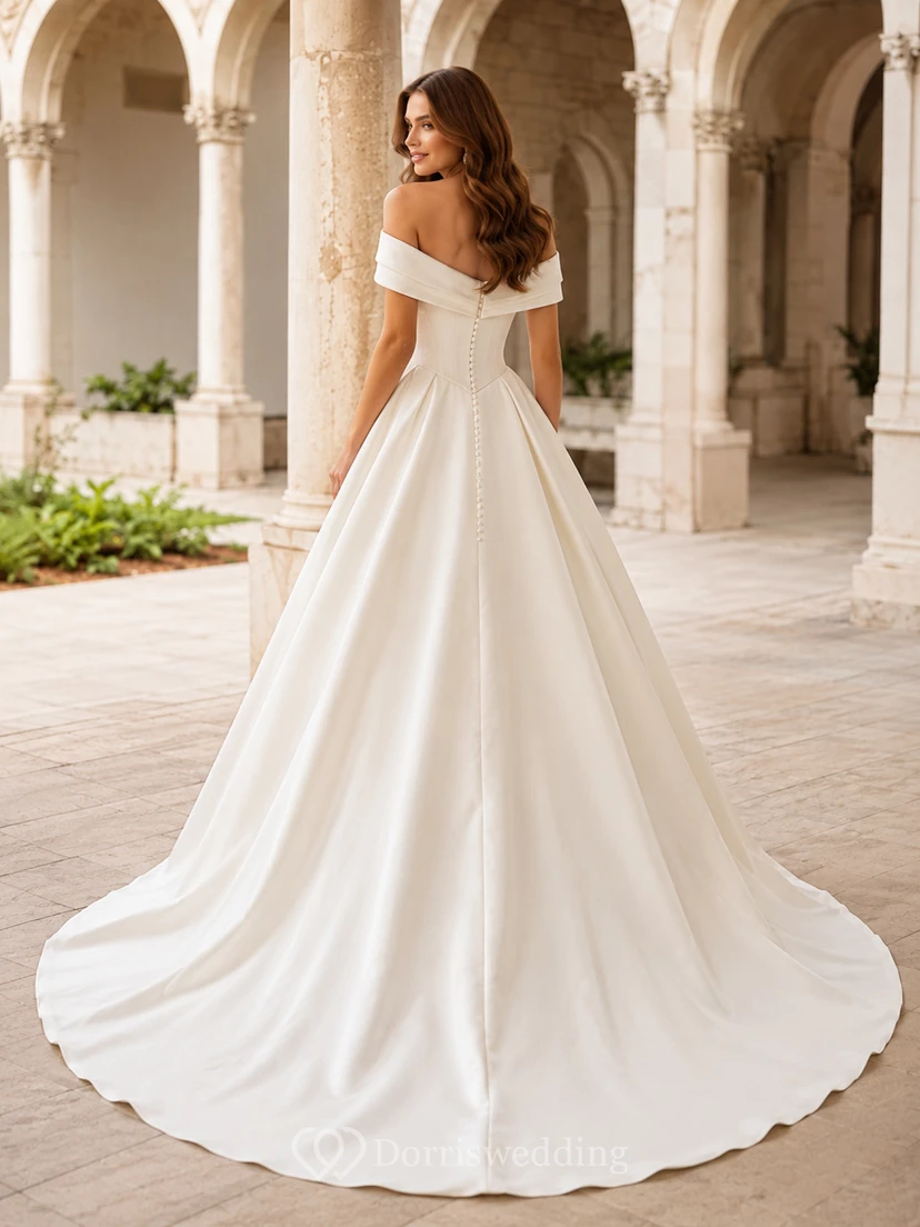 Robe de bal en satin à épaules dénudées et à traîne chapelle, boutonnée view 2