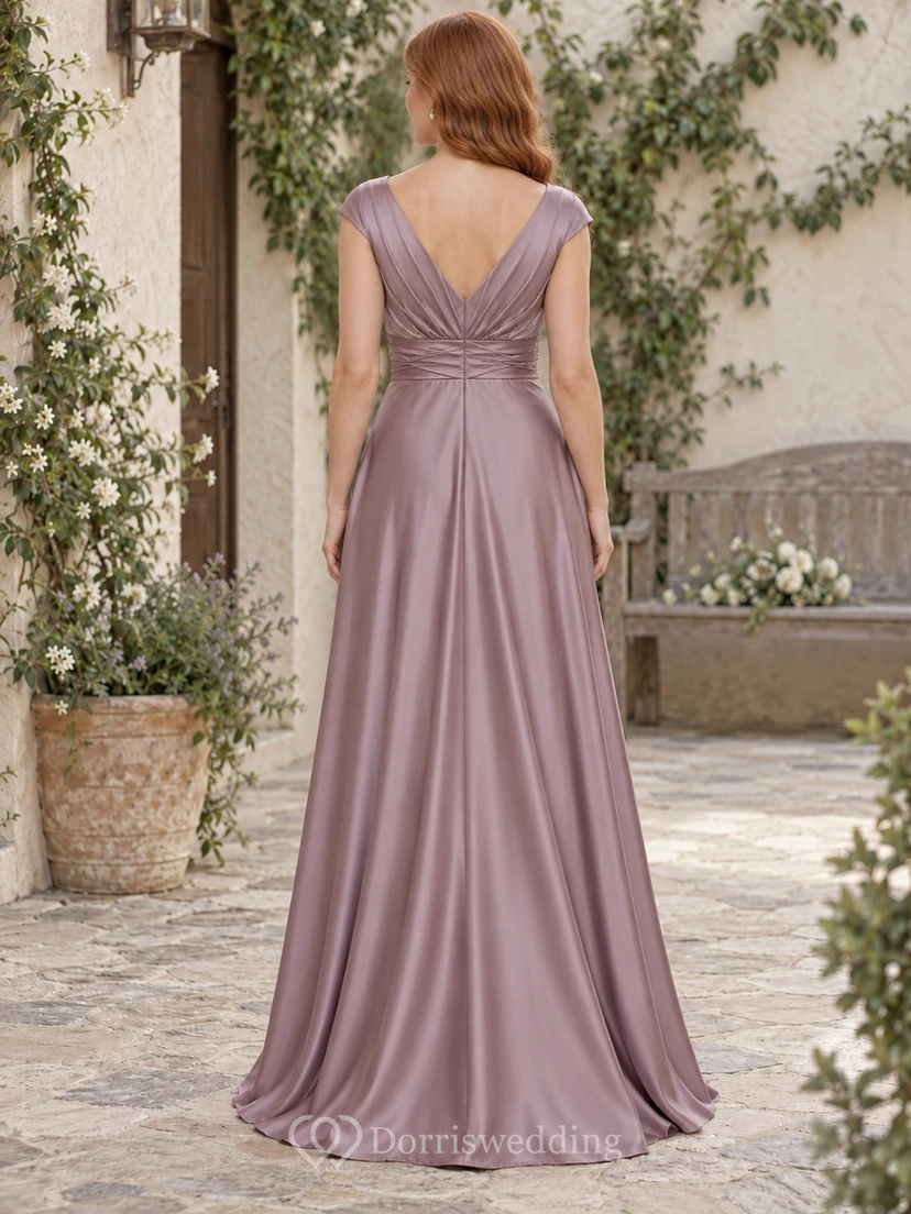 Vestido de noche de satén color malva con escote en V, mangas cortas y cintura fruncida, corte en A. view 2