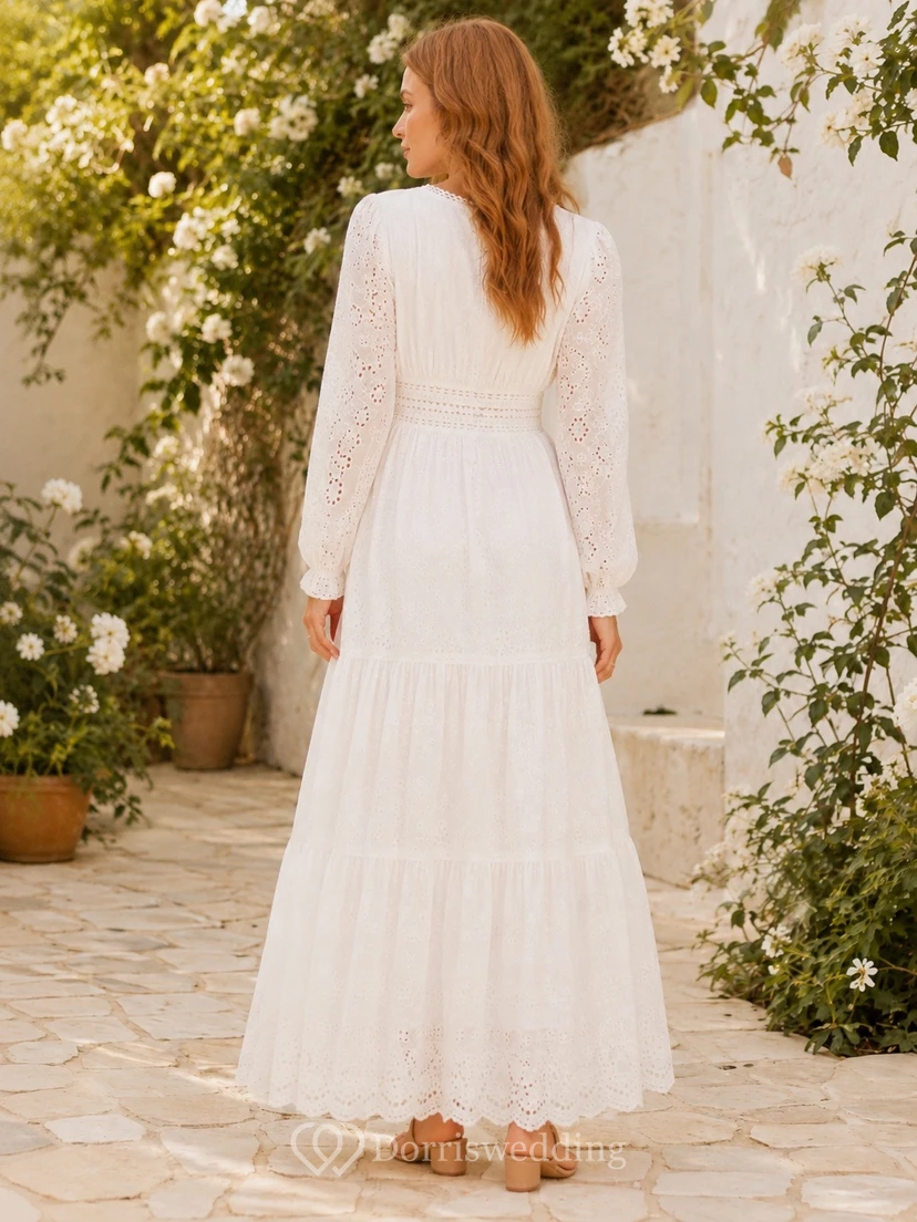 Langärmeliges Boho-Maxikleid aus weißer Spitze mit V-Ausschnitt und V-Ärmeln view 2