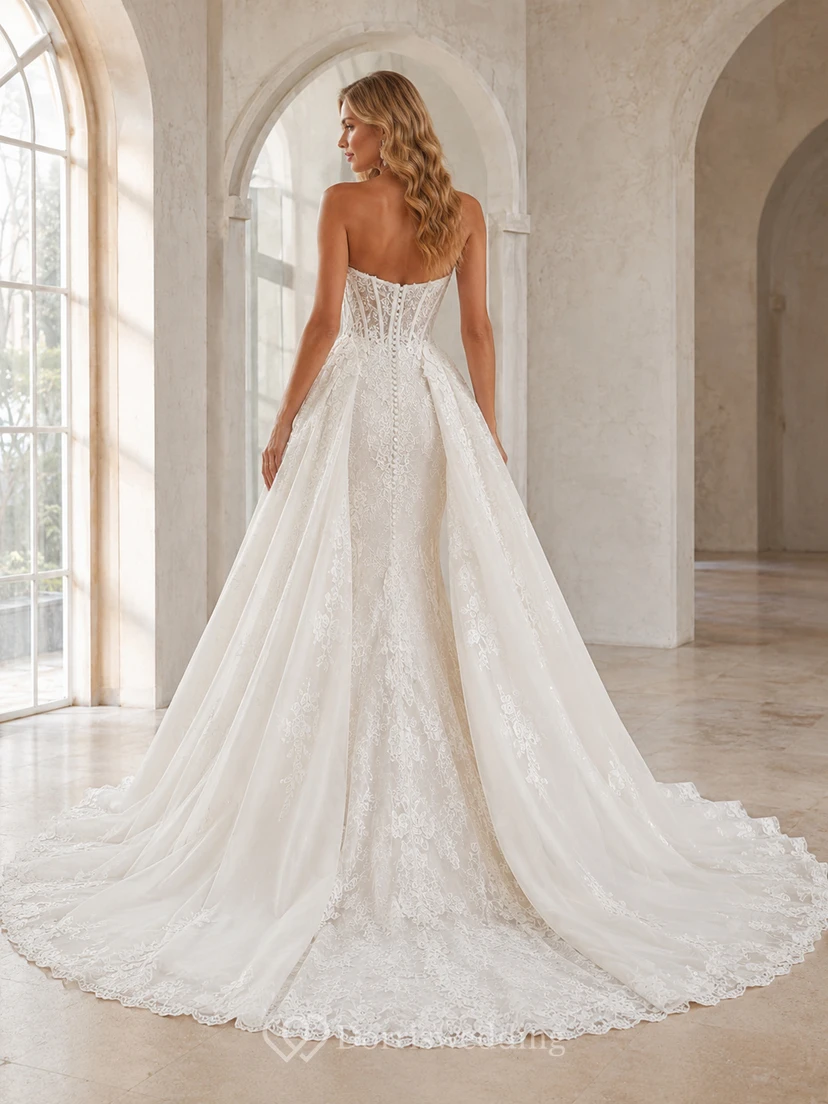 Vestido de novia de encaje y tul estilo sirena, sin tirantes, con escote corazón, cola larga y espalda en V baja. view 2