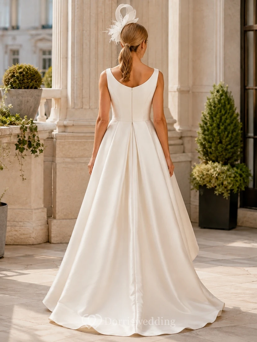 Vestido de novia clásico de satén con corte en A y bajo asimétrico para ceremonia view 2