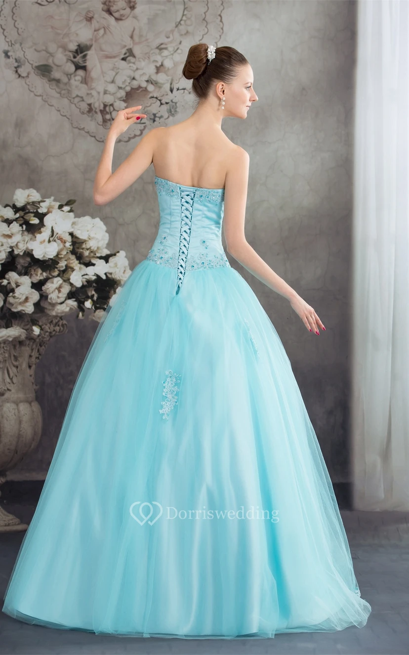Robe de bal sans manches en tulle, coupe trapèze, dos corset et perles view 6