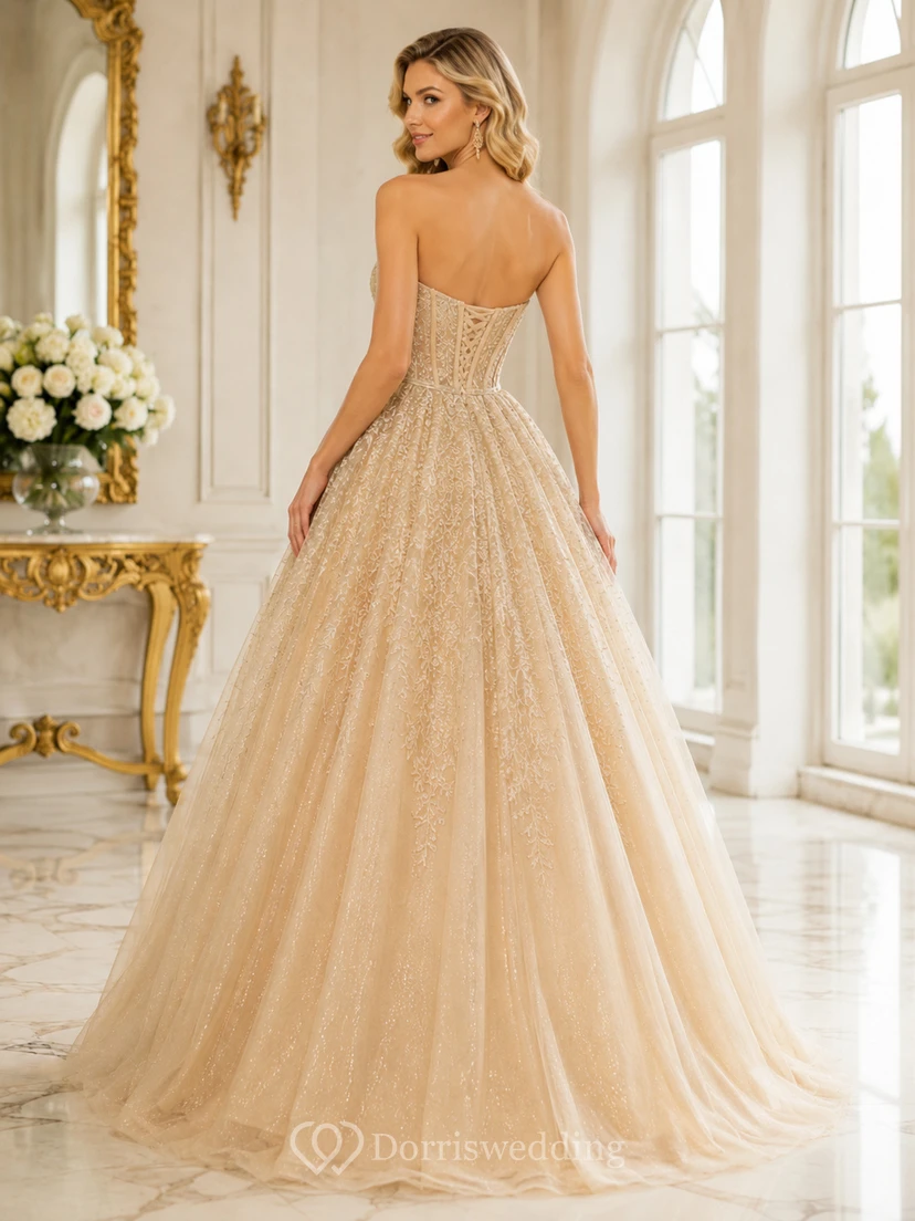 Vestido de noche de lujo largo hasta el suelo, sin tirantes, con escote corazón, de tul con lentejuelas, color champán dorado. view 2