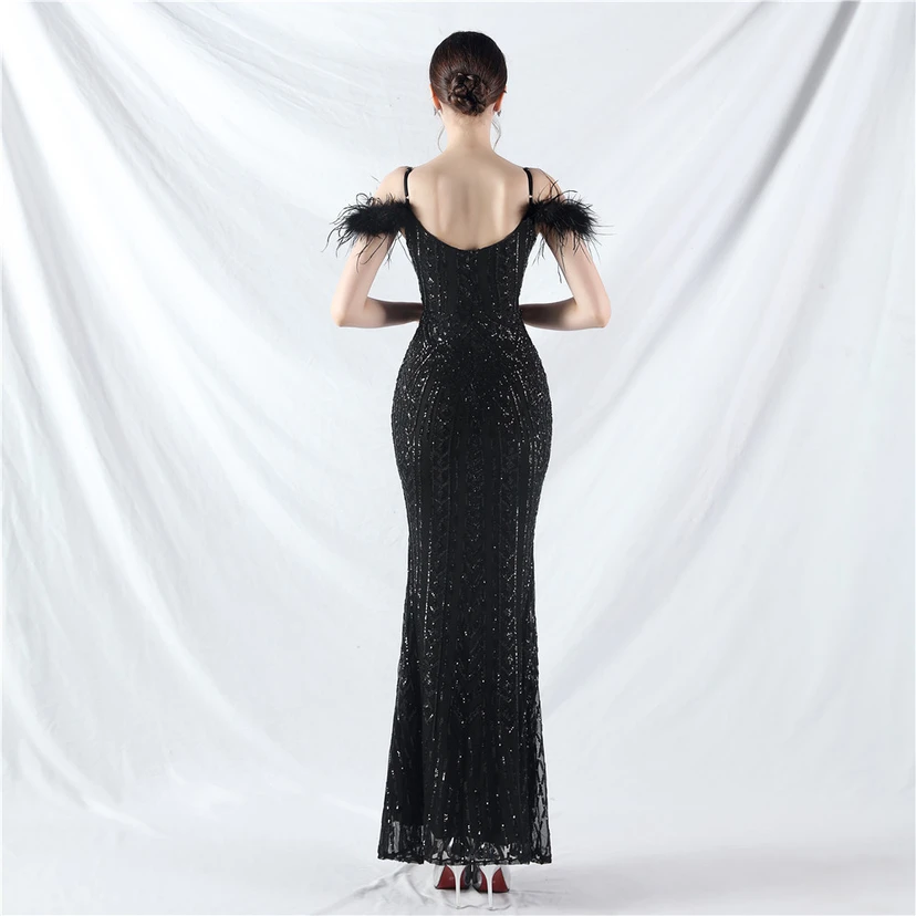 Robe de soirée haut de gamme ornée de perles florales et de plumes d'autruche. view 25