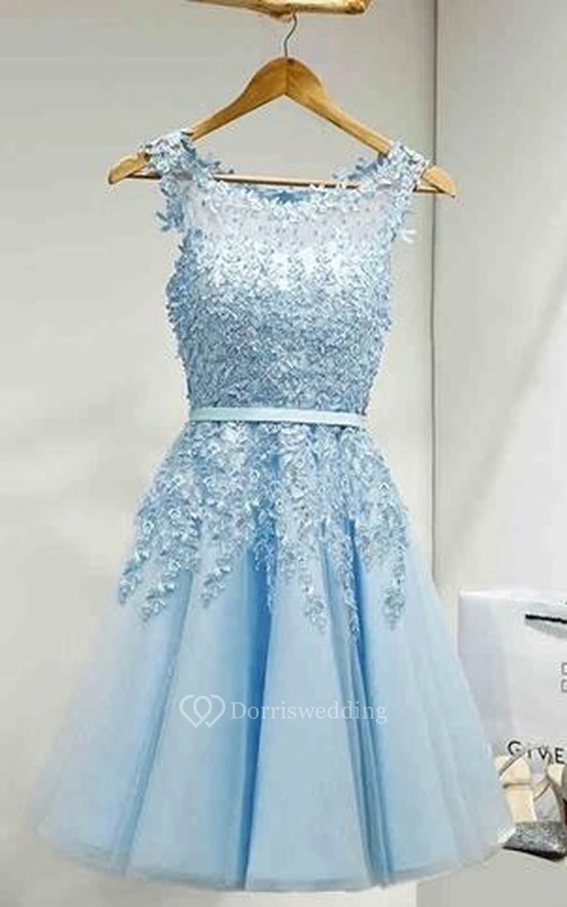 Wunderschönes, beliebtes ärmelloses, juwelenbesetztes A-Linien-Spitzenkleid in Knielänge