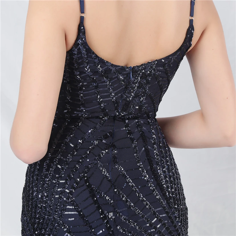 Robe de soirée longue à bretelles en maille transparente ornée de perles et de sequins view 16