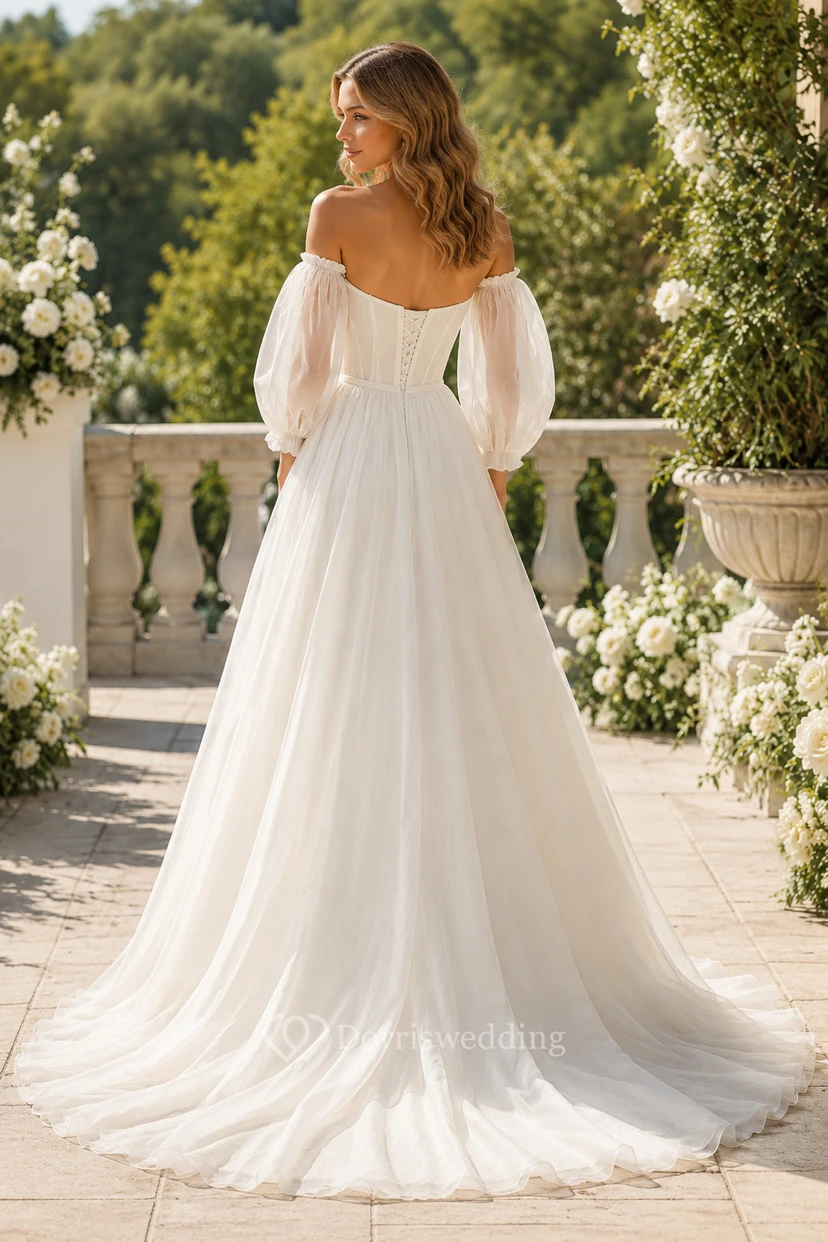 Robe de mariée en tulle trapèze à épaules dénudées et manches bouffantes view 2