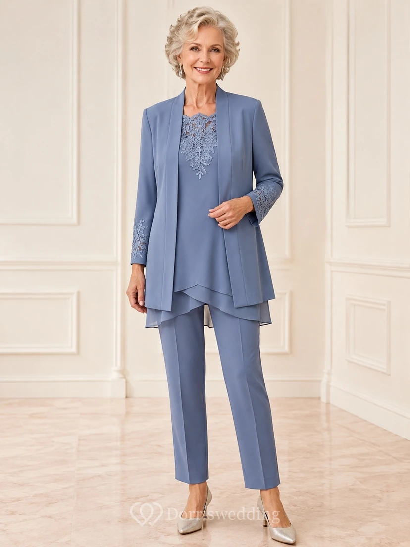 Traje formal de tres piezas para novias mayores modestas con chaqueta de apliques y pantalón para madres.