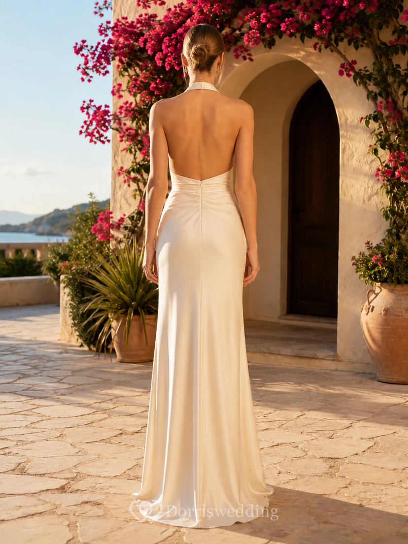 Robe fourreau longue en satin champagne à col halter, idéale pour les invitées view 2