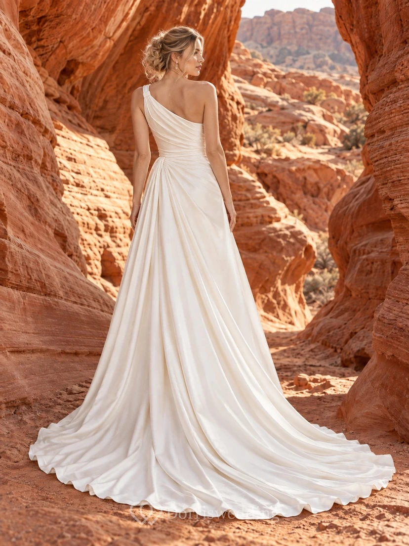 Vestido de novia largo hasta el suelo, sin mangas, de charmeuse, con fruncido lateral sencillo, un solo hombro y drapeado. view 2