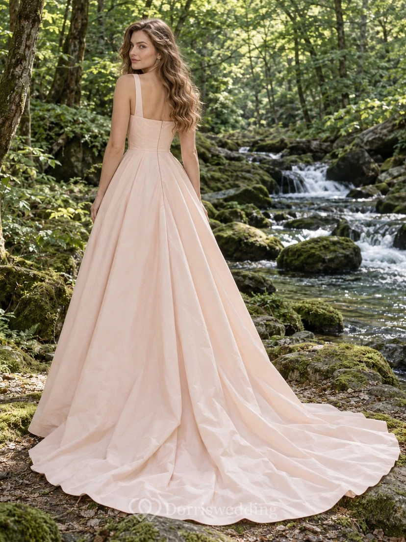 Schlichtes, ärmelloses, plissiertes Brautkleid in A-Linie mit eckigem Ausschnitt und Schleppe in zart view 2