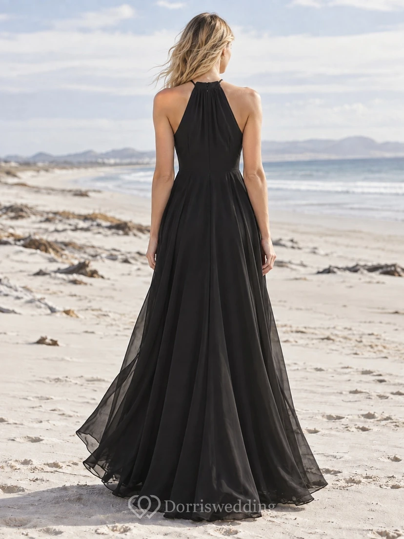Schlichtes schwarzes Neckholder-Brautkleid mit hohem Kragen und fließender A-Linie view 2