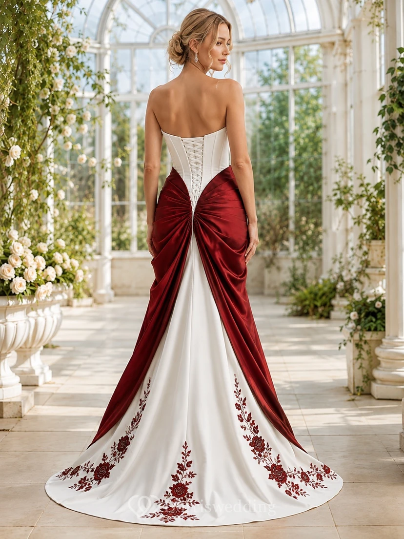Rotes, trägerloses Brautkleid aus Satin mit Herzausschnitt, Korsett, Meerjungfrauen-Stil und drapierter Schleppe view 2