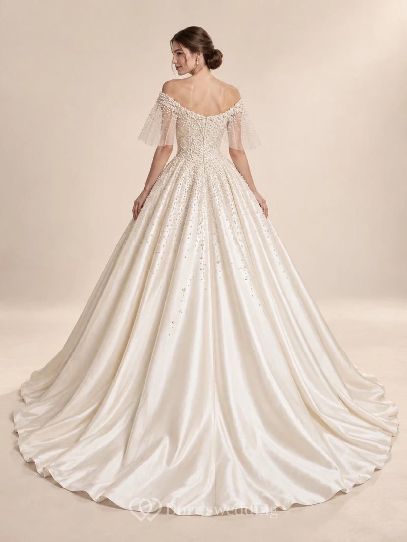 schulterfreies, perlenbesticktes Satin-Ballkleid mit Kapellenschleppe – ein luxuriöses Brautkleid view 2