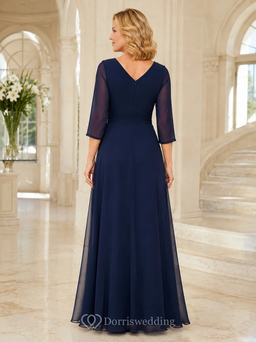 Marineblaues, bodenlanges Chiffonkleid in A-Linie mit V-Ausschnitt, Dreiviertelärmeln und drapiertem Schnitt – ideal für Mütter view 2