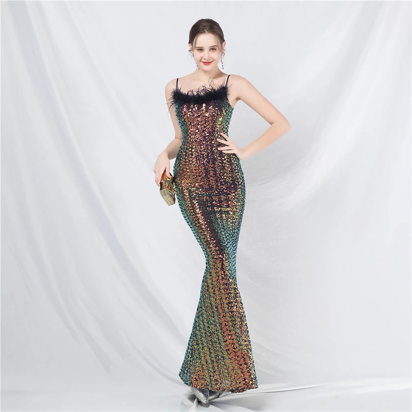 Robe de soirée de luxe ornée de plumes d'autruche et de sequins, idéale pour un banquet. view 53