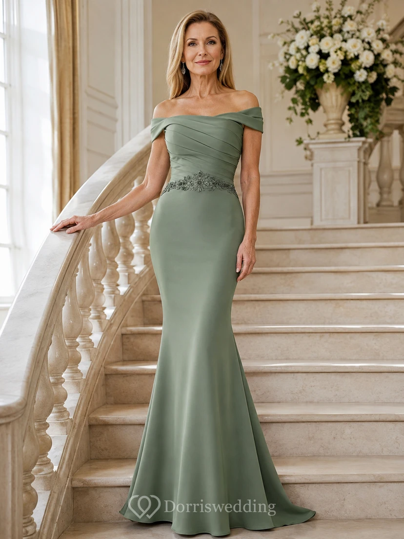 Vestido de novia largo hasta el suelo de satén celadón con hombros descubiertos, mangas cortas, cintura plisada y detalles de cuentas.
