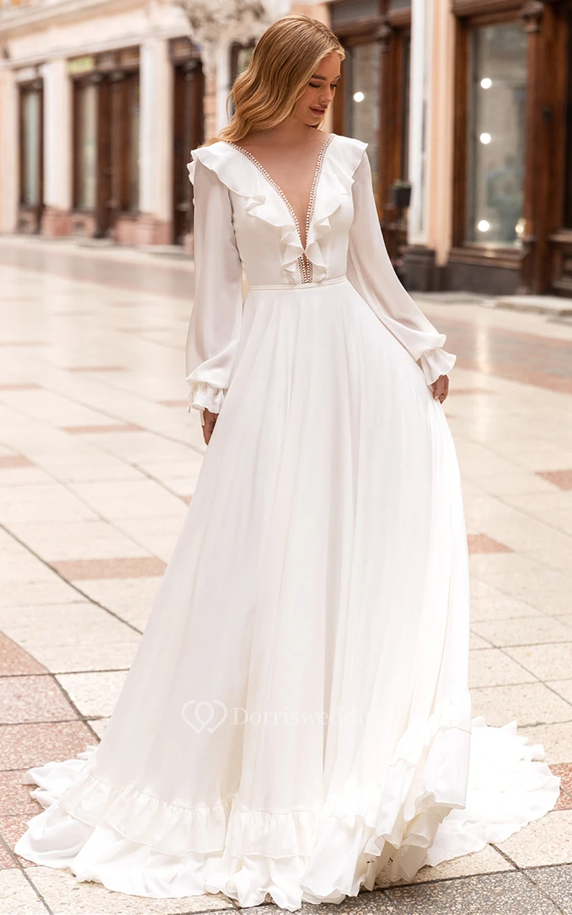 Robe de mariée vintage en mousseline de soie, coupe trapèze, col en V, traîne courte et fronces