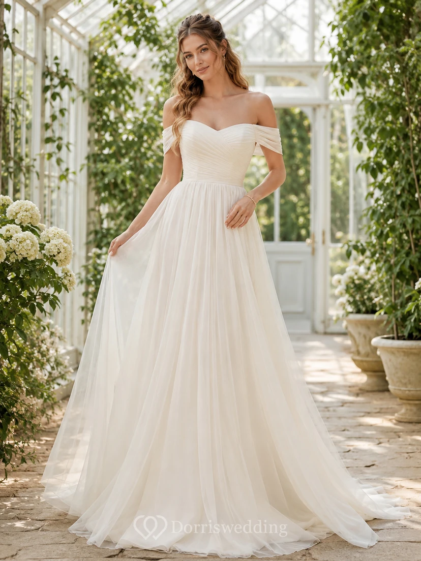 Robe de mariée d'été respirante en mousseline de soie, décolleté en cœur, épaules dénudées, coupe trapèze.