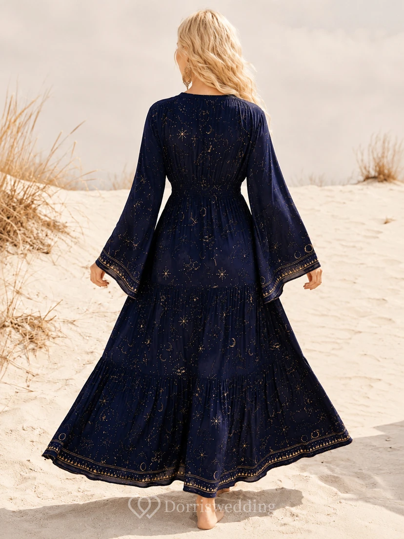 Vestido de gasa bohemio de manga larga con escote en V y corte en A, largo hasta el suelo, de Indigo Caravan, color azul marino oscuro. view 2