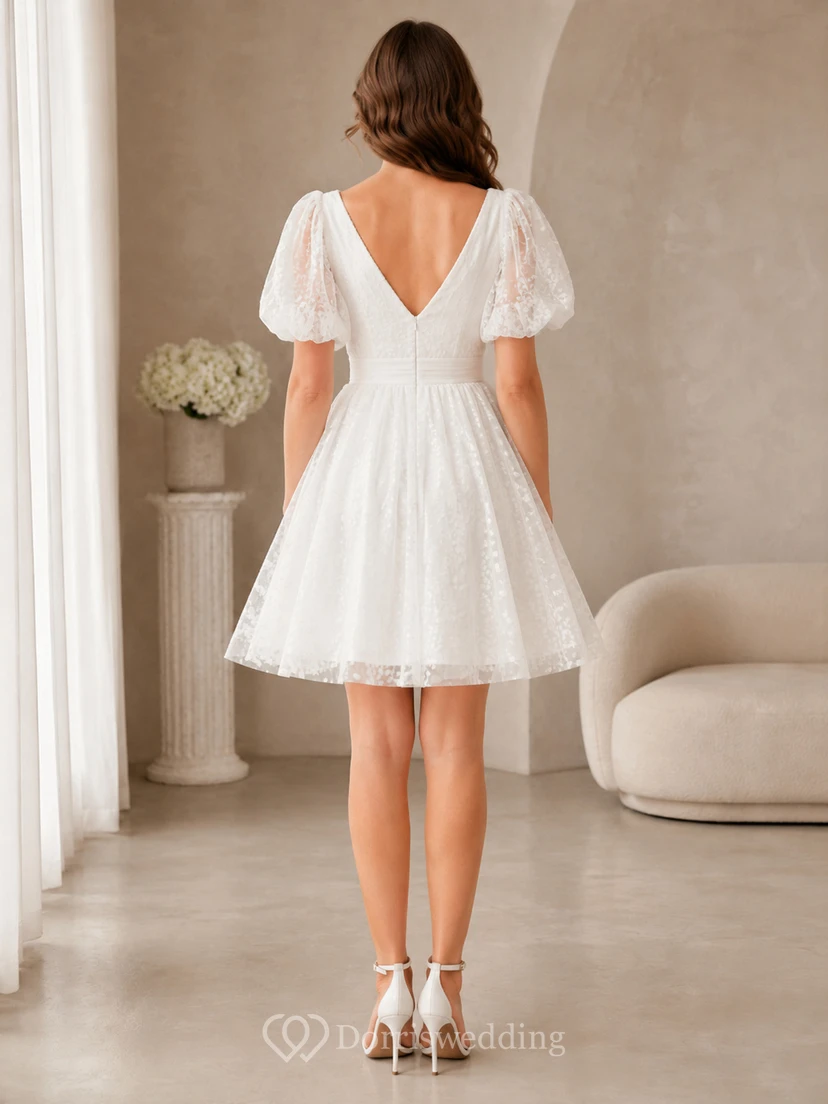 Robe de mariée courte à col en V et manches bouffantes en dentelle, pas chère view 2