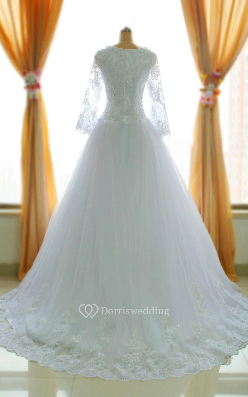 A-Linien-Kleid in Teelänge mit schulterfreiem Ausschnitt, eckigen Ärmeln, Perlenstickerei, Tüllspitze und Pailletten aus Satin view 2