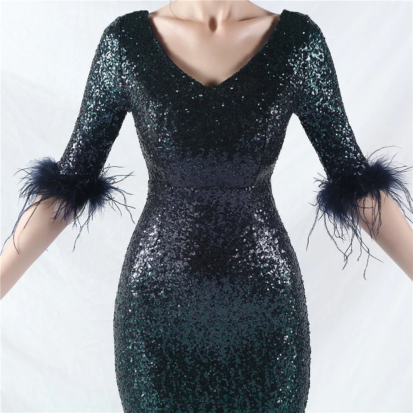 Robe de soirée artisanale à manches longues ornée de plumes d'autruche et de perles dégradées view 38