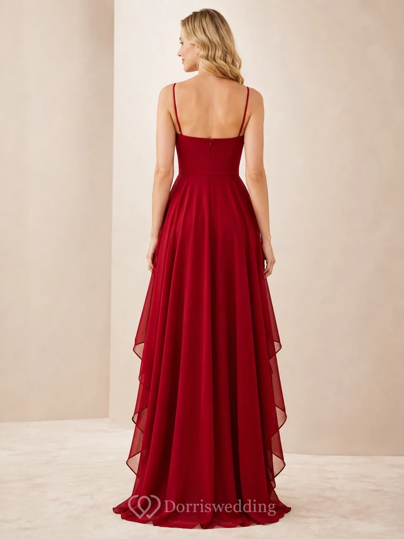Robe de bal rouge rubis en mousseline, coupe asymétrique, décolleté en cœur, corsage structuré, jupe fluide et ourlet asymétrique. view 2