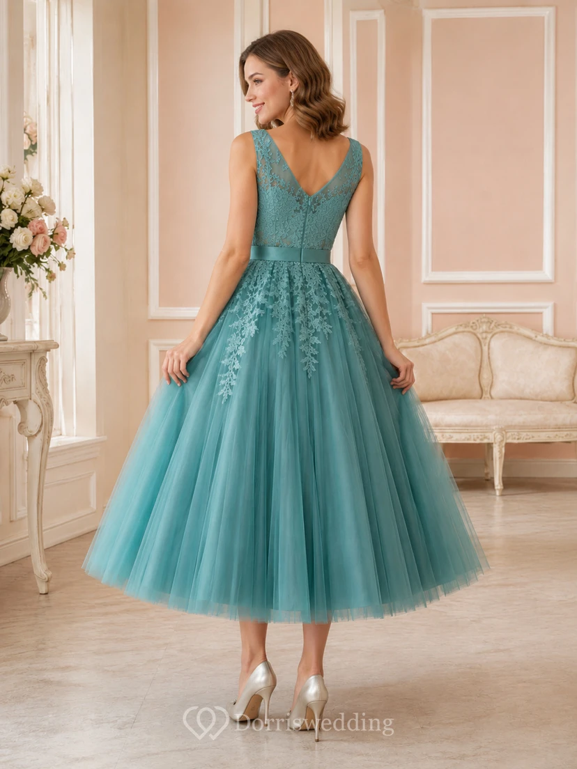 Vestido de recepción romántico de tul sin mangas con escote barco y largo hasta la rodilla, estilo pavo real, corte A. view 2