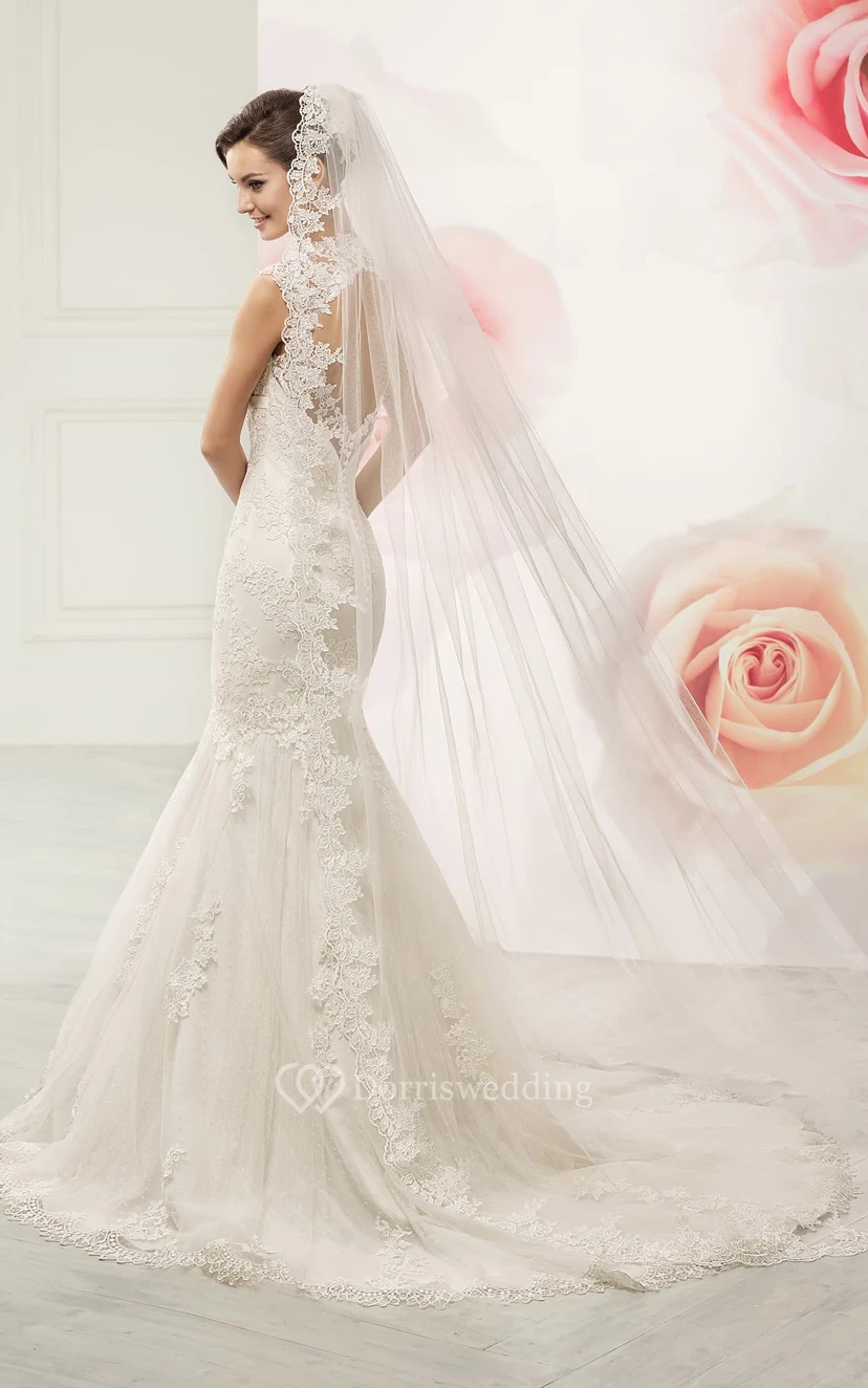 Robe sirène longue Queen Anne sans manches en dentelle à découpe en forme de goutte, ornée d'appliques et de bijoux de taille view 2