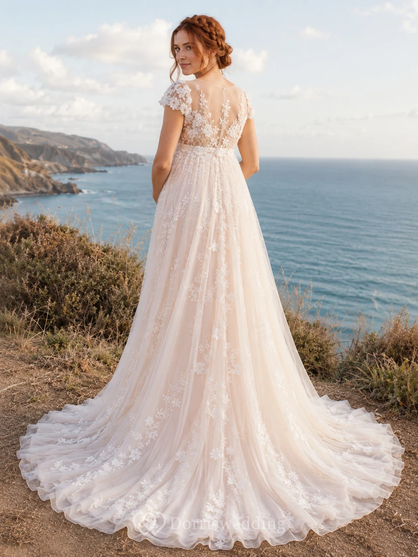 Umstandsbrautkleid mit eckigem Ausschnitt, kurzen Ärmeln, floraler Spitze und formeller Schleppe view 2