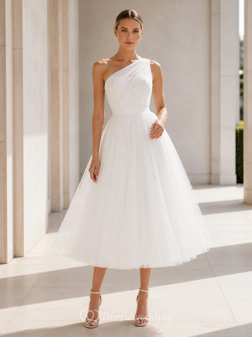 Robe de mariée moderne en tulle, coupe trapèze, longueur thé, sans manches, à une épaule, avec vœux en diagonale