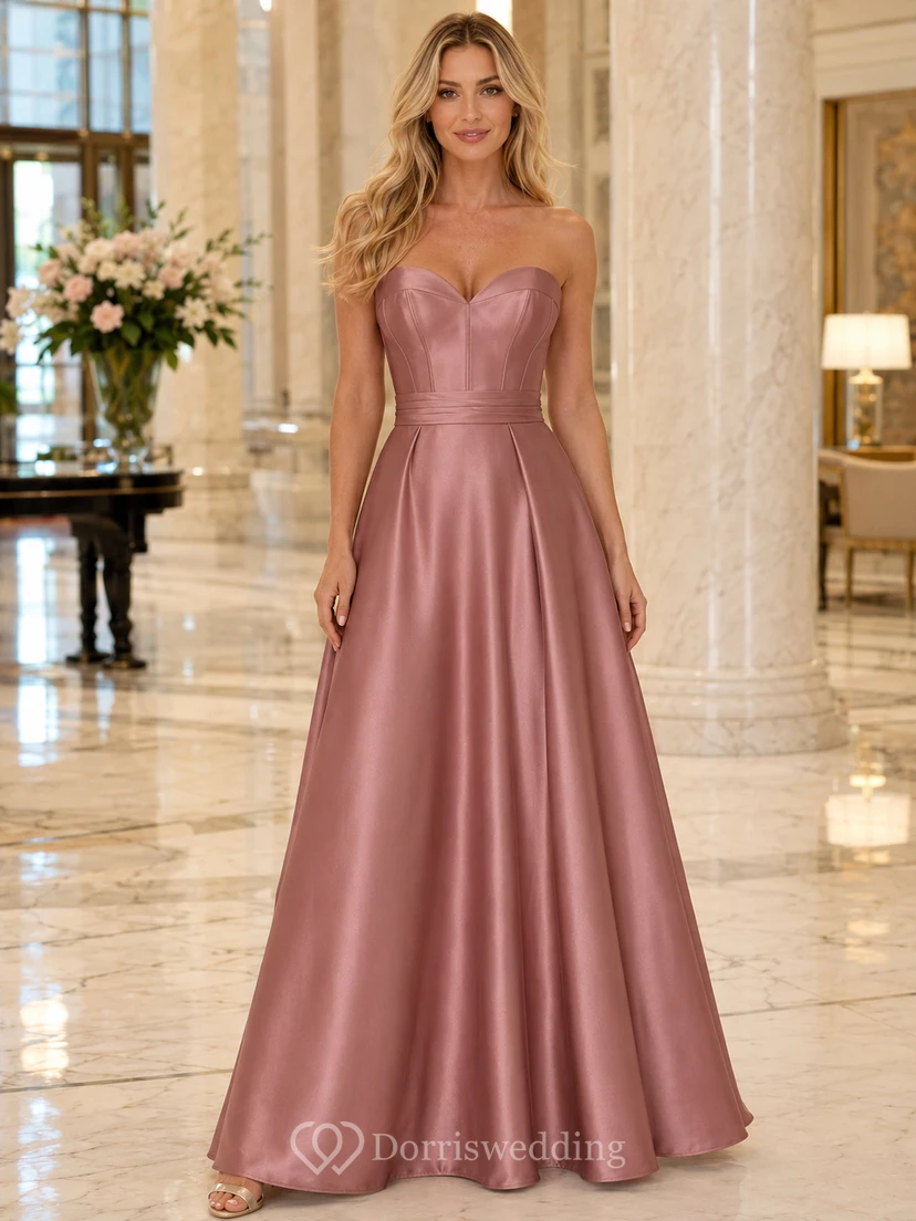 Vestido formal de satén sin tirantes con cordones color rosa empolvado