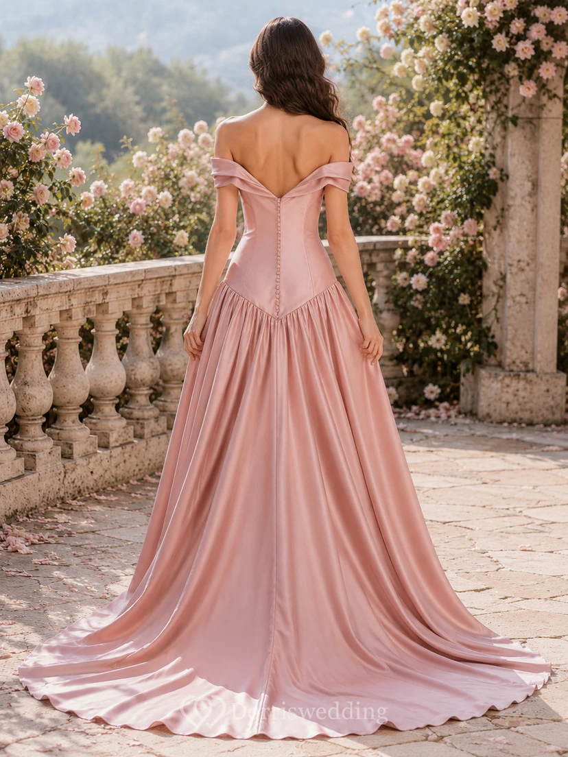 Robe de mariée courte en satin rose poudré, épaules dénudées, taille basse et coupe trapèze view 2
