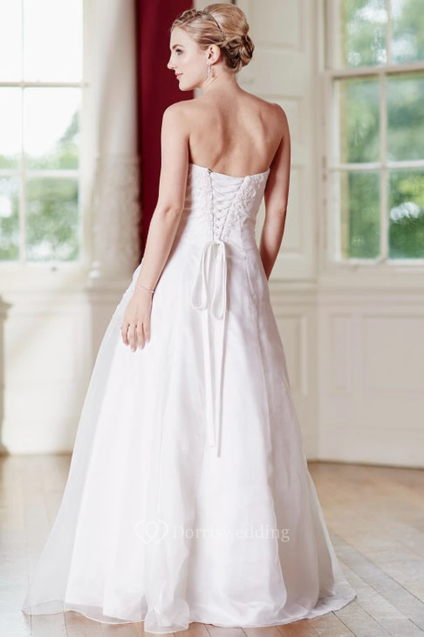 A-Linien-Brautkleid aus Satin, bodenlang, appliziert, trägerlos, ärmellos, mit Schnürung am Rücken und seitlicher Drapierung view 2
