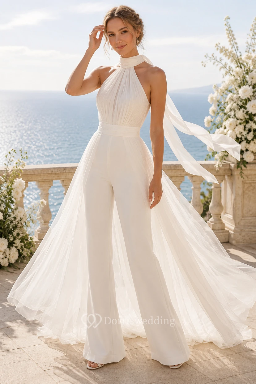Elfenbeinfarbener Neckholder-Hochzeitsjumpsuit mit fließendem Tüllüberrock