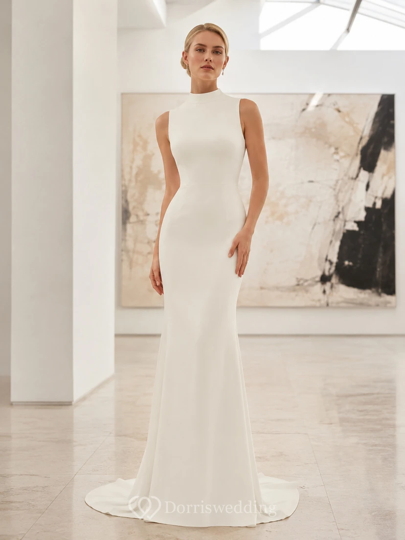 Vestido de novia minimalista de corte columna con cuello alto y crepé