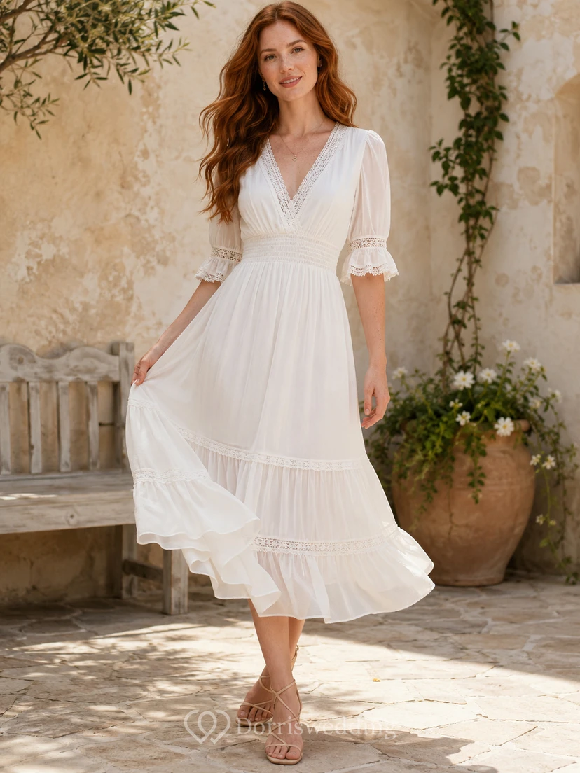 Robe de mariée bohème mi-longue à volants en dentelle, col en V et manches cloche, style jardin