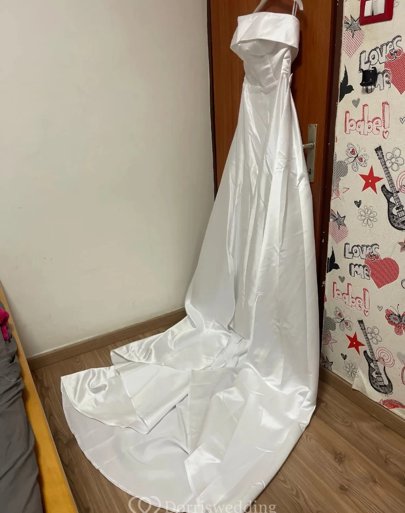 Robe de mariée fourreau élégante en satin simple avec traîne chapelle view 6