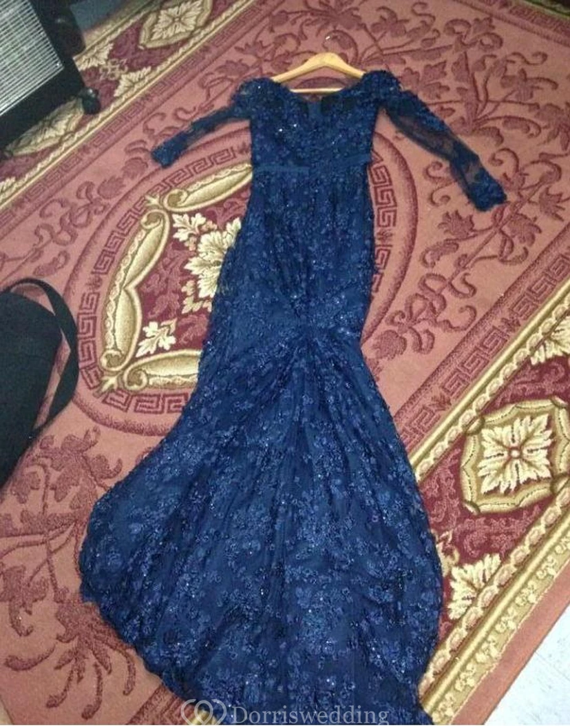 Precioso vestido de fiesta de sirena con apliques de manga larga y cola. view 2