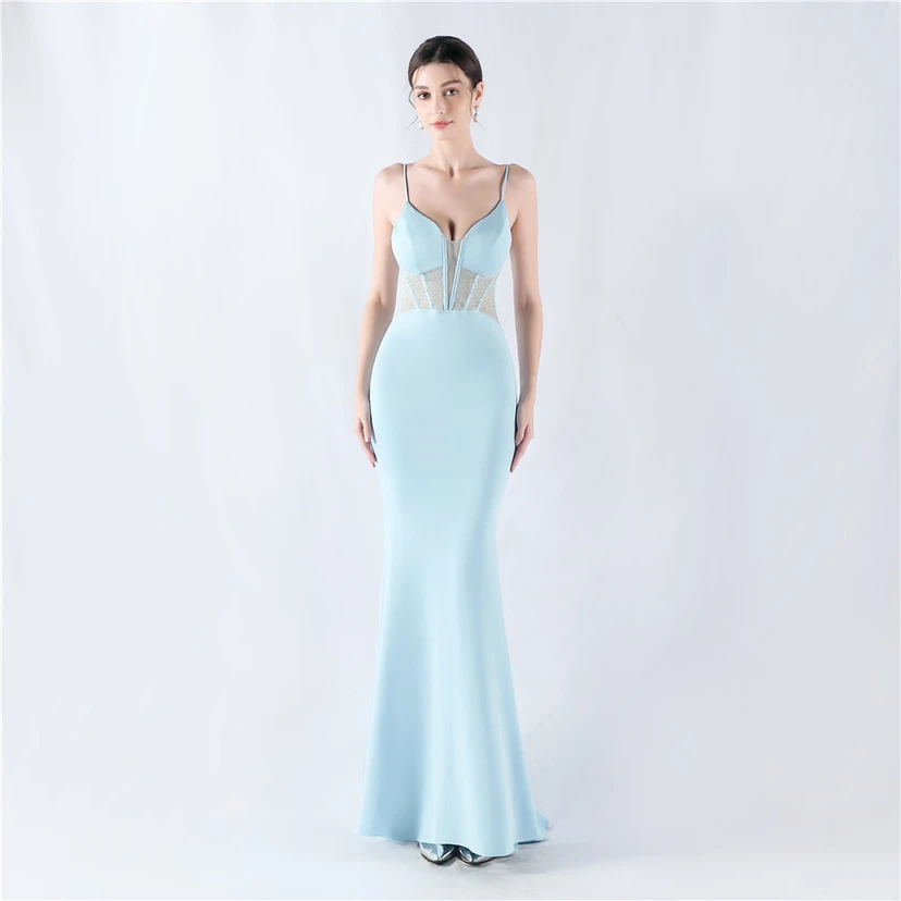 Gilet gainant en maille à motif diamant, robe de soirée sirène à bretelles fines et décolleté en V view 41