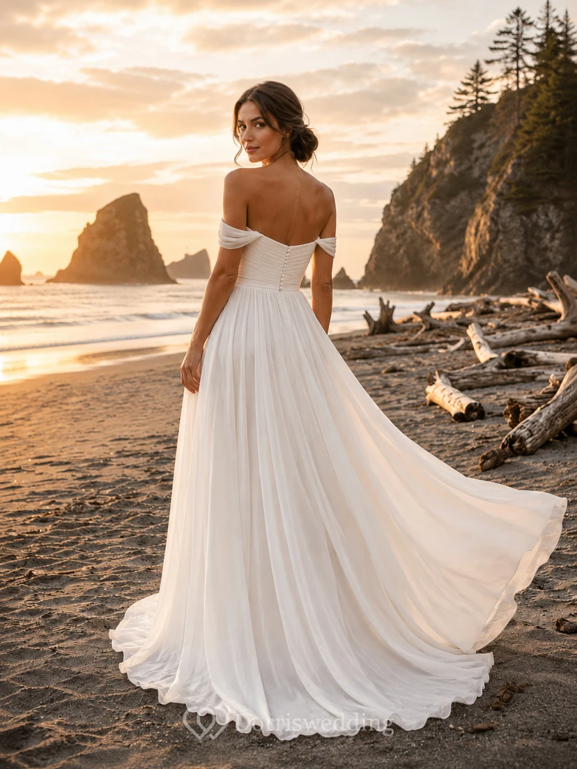 Robe de mariée côtière en mousseline drapée à épaules dénudées et coupe trapèze, avec traîne chapelle view 2