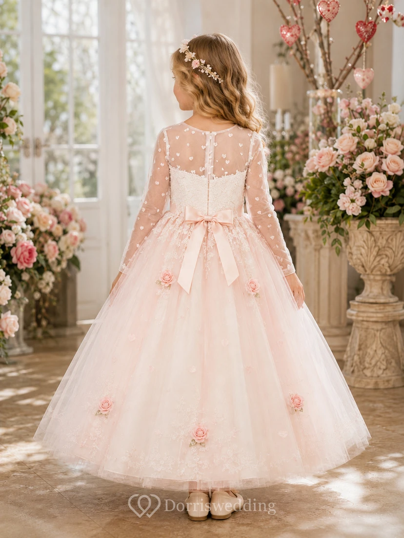 Romantisches, elegantes Blumenmädchenkleid mit hohem Kragen, Illusionsausschnitt, langen Ärmeln und zartrosa Tüllschleife view 2