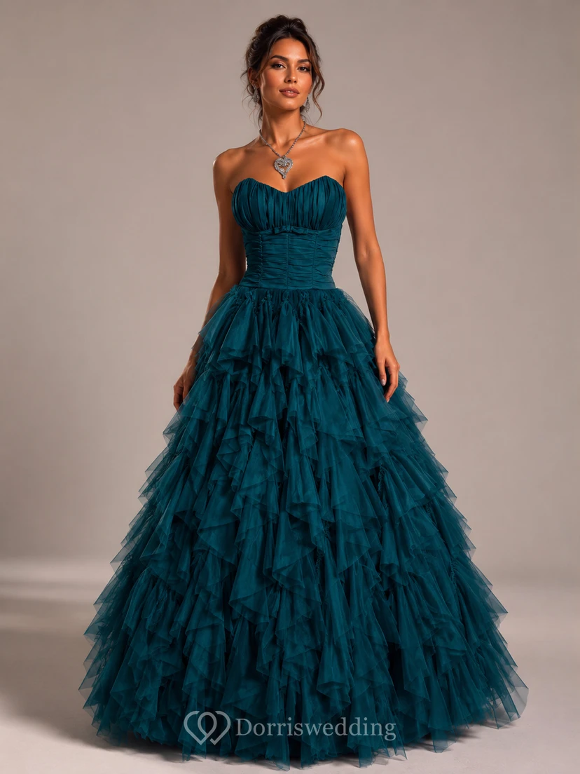 Precioso vestido de fiesta de tul con escote corazón y volantes hasta el suelo. view 7