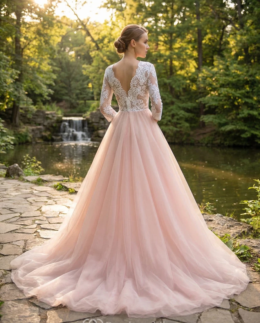 Robe de mariée rose en tulle et dentelle avec manches view 2