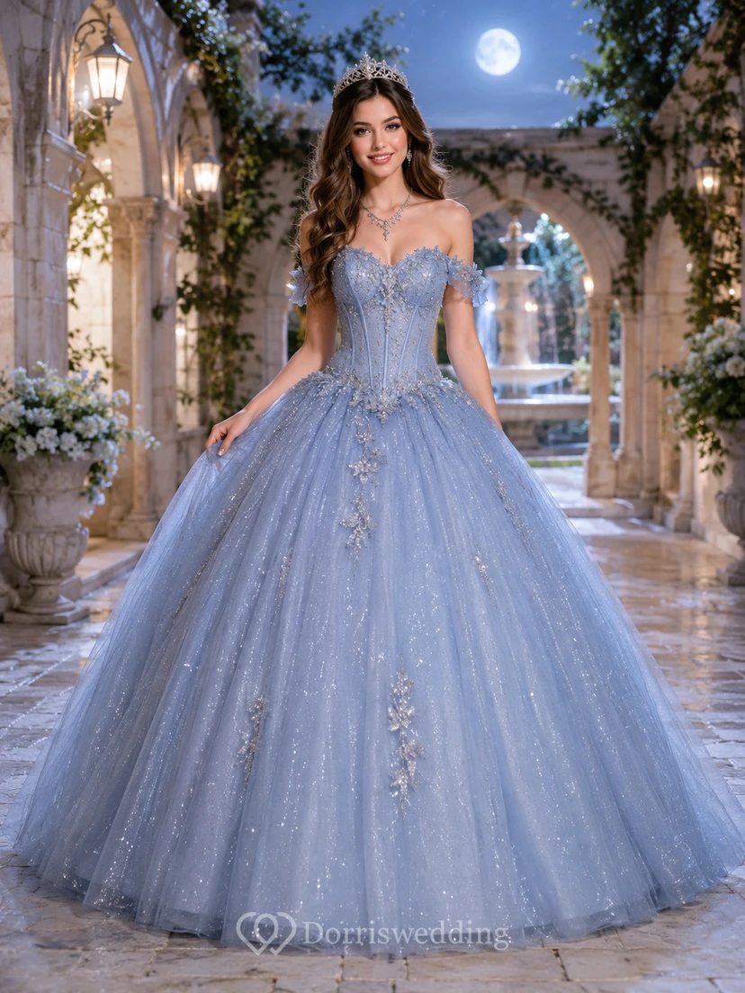 Vestido de baile de princesa para quinceañera, azul cielo, con escote corazón y hombros descubiertos, de tul brillante, iluminado por la luna.
