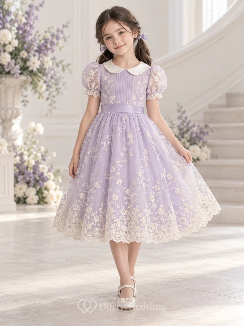 Vestido de niña de flores vintage de corte A con encaje, mangas abullonadas y cuello Peter Pan, color lavanda floral, largo hasta la rodilla.