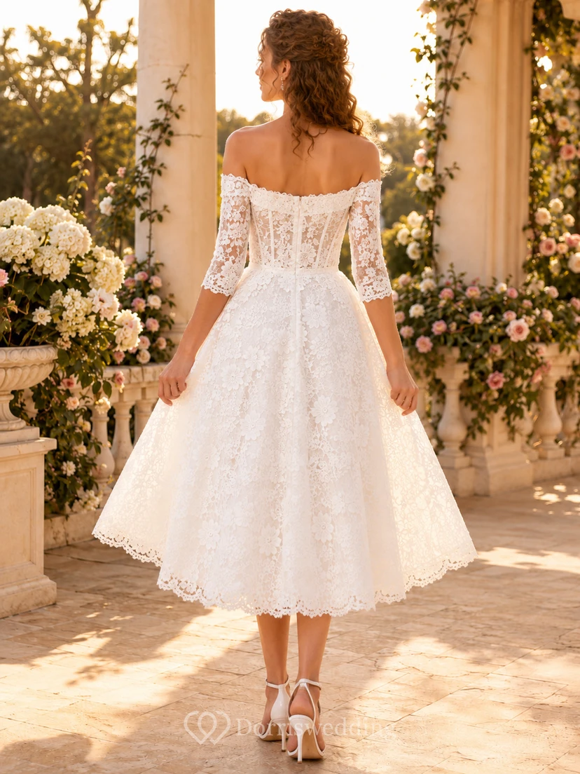 Robe de mariée romantique vintage en dentelle, coupe trapèze, épaules dénudées, manches courtes, épaules dénudées, longueur thé, idéale pour renouveler ses vœux. view 2